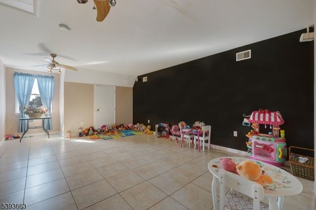 13 Val Sumo Ln, Newark City, NJ 07105