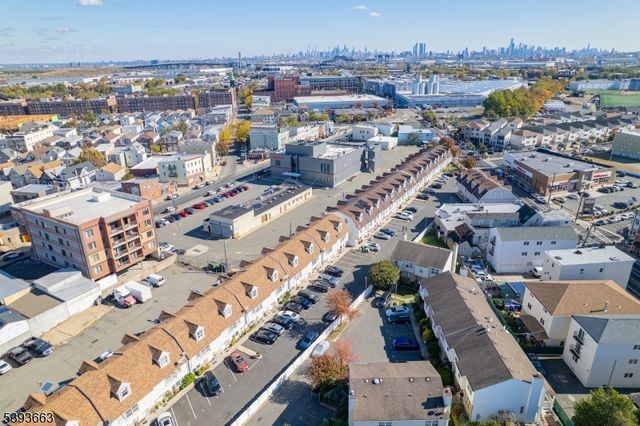 13 Val Sumo Ln, Newark City, NJ 07105