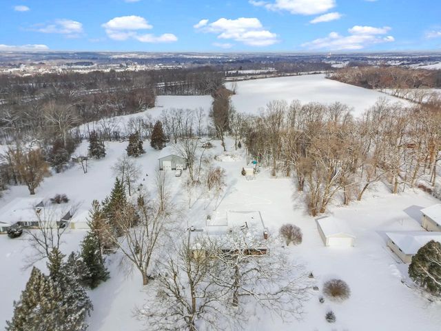 W928 Harmony LANE, East Troy, WI 53120