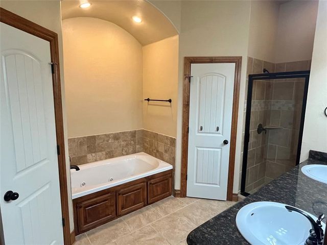 3605 Oakridge Circle, Edmond, OK 73034