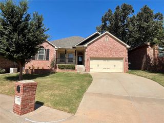 3605 Oakridge Circle, Edmond, OK 73034