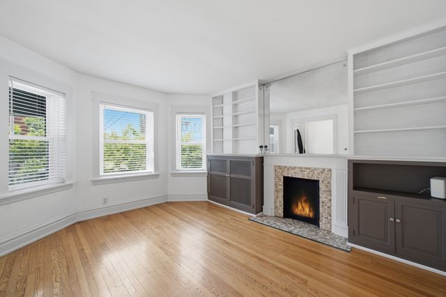 212 N Marion Street, Oak Park, IL 60302
