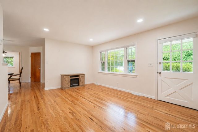 129 Cottrell Road, Old Bridge, NJ 07747