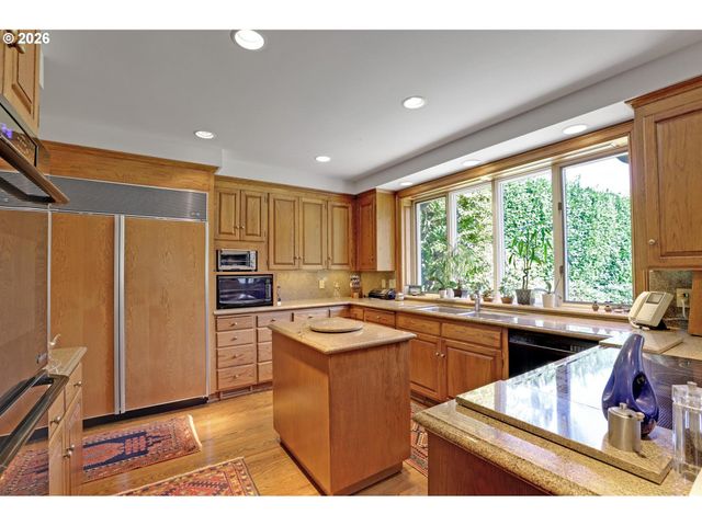 3484 Sw BRENTWOOD Dr, Portland, OR 97201