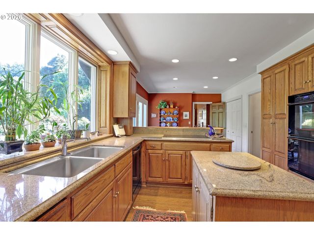 3484 Sw BRENTWOOD Dr, Portland, OR 97201