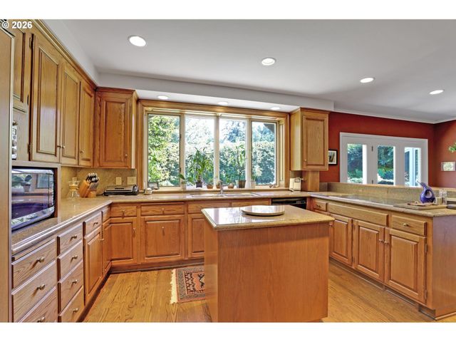 3484 Sw BRENTWOOD Dr, Portland, OR 97201