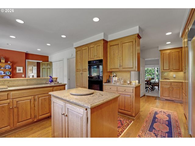 3484 Sw BRENTWOOD Dr, Portland, OR 97201