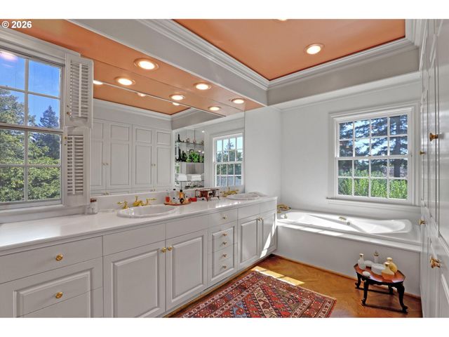 3484 Sw BRENTWOOD Dr, Portland, OR 97201