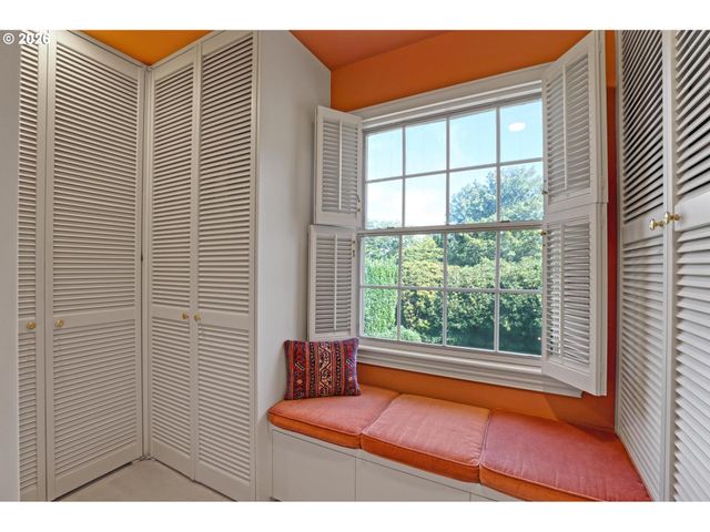 3484 Sw BRENTWOOD Dr, Portland, OR 97201