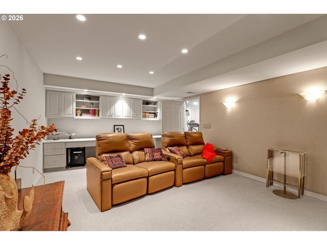 3484 Sw BRENTWOOD Dr, Portland, OR 97201