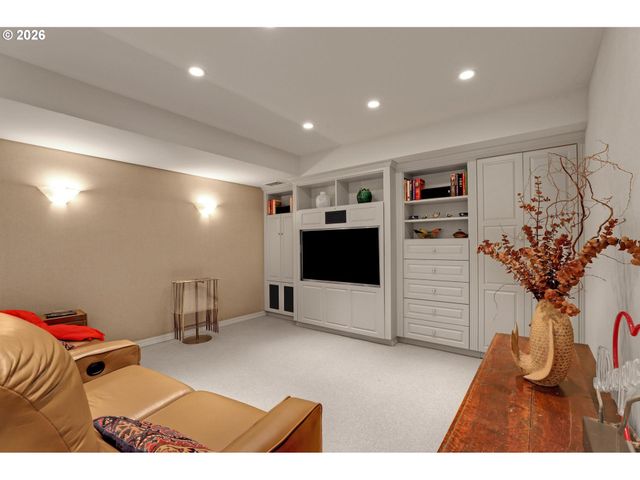 3484 Sw BRENTWOOD Dr, Portland, OR 97201