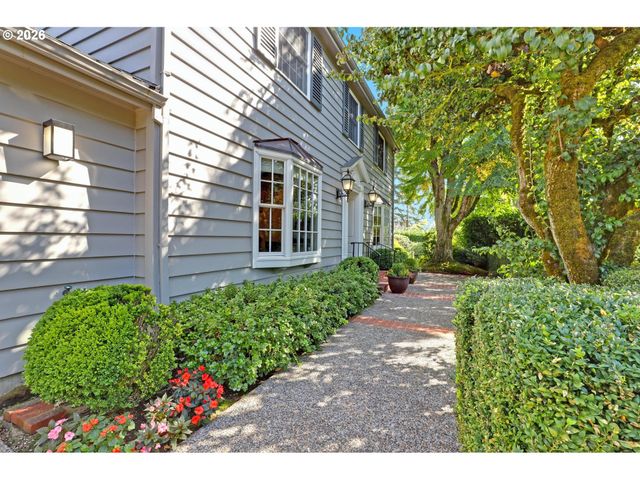 3484 Sw BRENTWOOD Dr, Portland, OR 97201