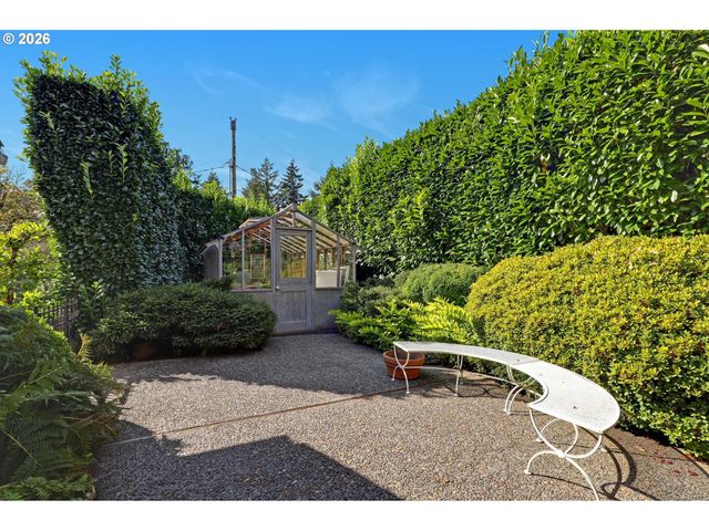 3484 Sw BRENTWOOD Dr, Portland, OR 97201