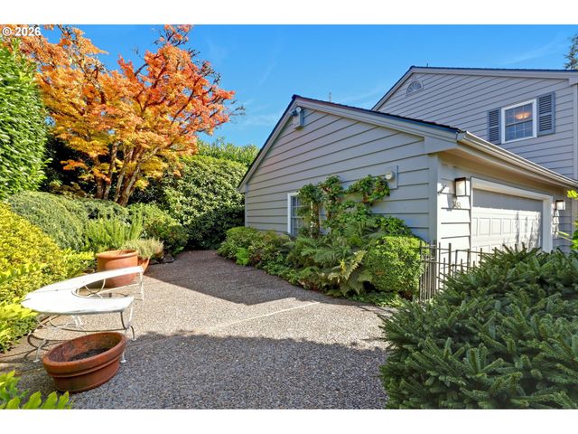 3484 Sw BRENTWOOD Dr, Portland, OR 97201
