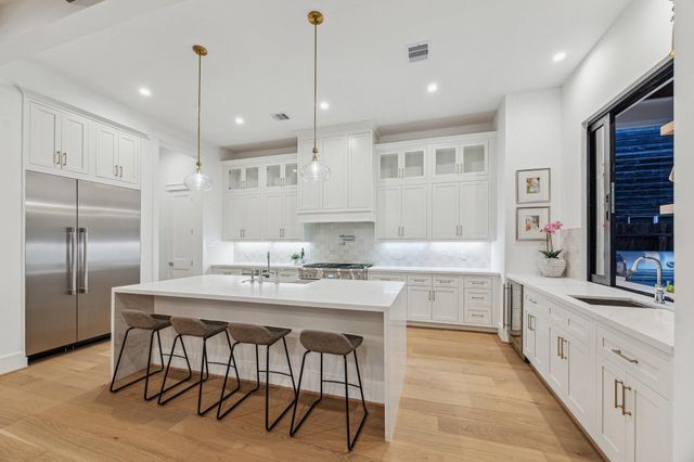 1204 W Drew Street, Houston, TX 77006