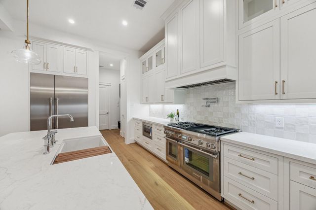 1204 W Drew Street, Houston, TX 77006