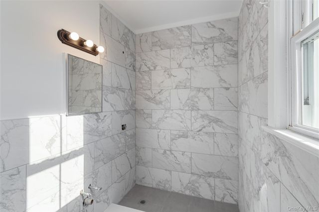 226 Glen Cove Avenue 2, Glen Cove, NY 11542