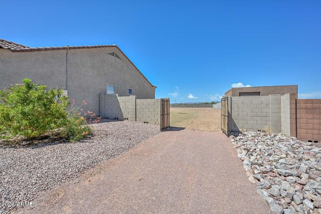 21836 W QUAILS NEST --, Wittmann, AZ 85361 — photo 5