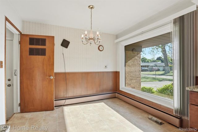 16850 Surrey Street, Livonia, MI 48154