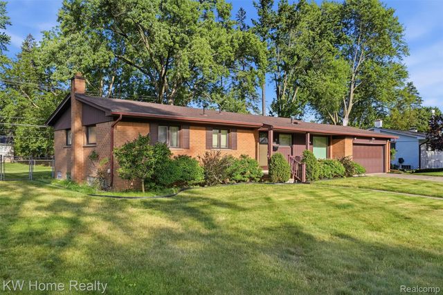 16850 Surrey Street, Livonia, MI 48154