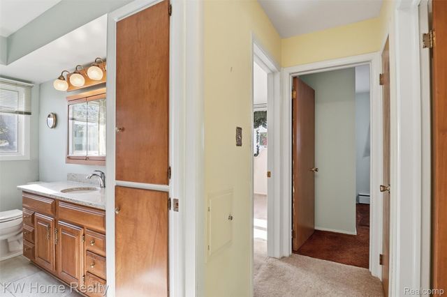 16850 Surrey Street, Livonia, MI 48154