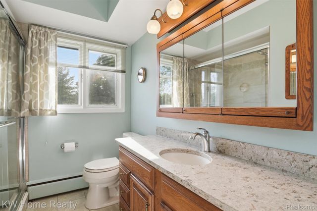 16850 Surrey Street, Livonia, MI 48154