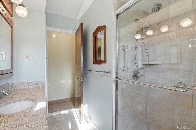 16850 Surrey Street, Livonia, MI 48154