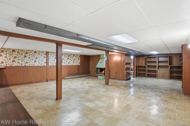 16850 Surrey Street, Livonia, MI 48154
