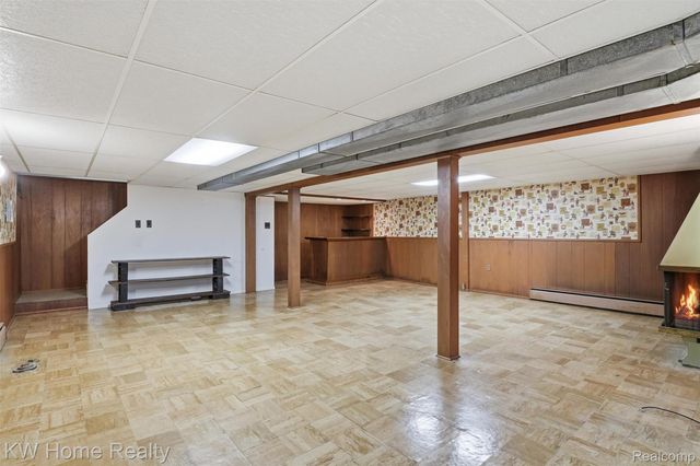 16850 Surrey Street, Livonia, MI 48154
