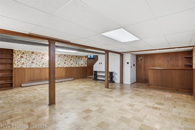 16850 Surrey Street, Livonia, MI 48154