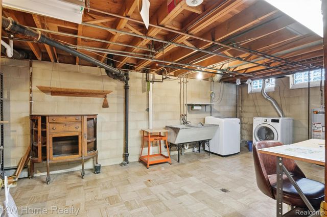 16850 Surrey Street, Livonia, MI 48154