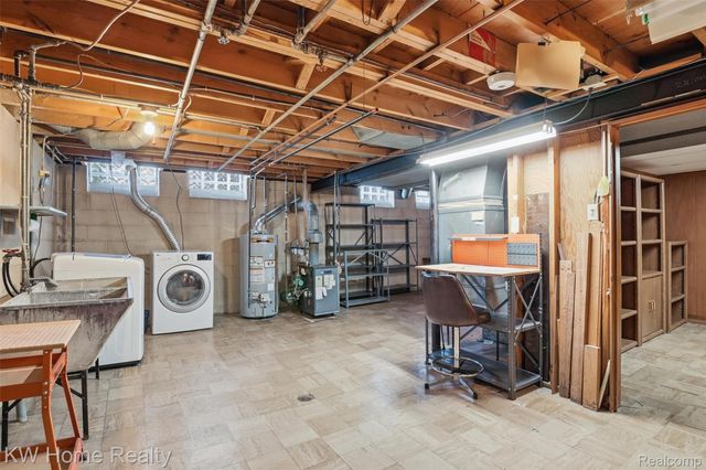 16850 Surrey Street, Livonia, MI 48154