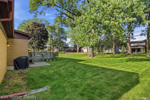 16850 Surrey Street, Livonia, MI 48154
