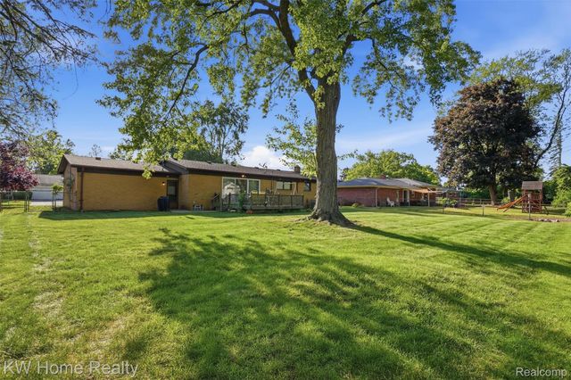 16850 Surrey Street, Livonia, MI 48154