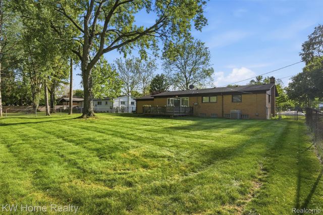 16850 Surrey Street, Livonia, MI 48154