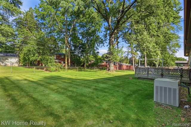 16850 Surrey Street, Livonia, MI 48154