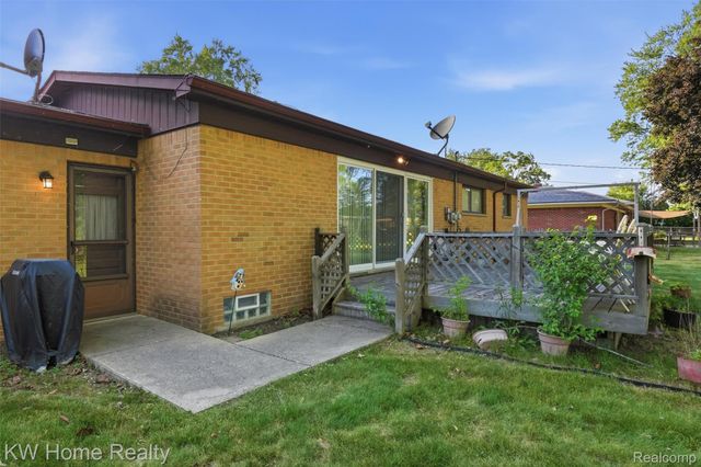 16850 Surrey Street, Livonia, MI 48154