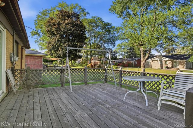 16850 Surrey Street, Livonia, MI 48154