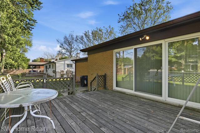 16850 Surrey Street, Livonia, MI 48154