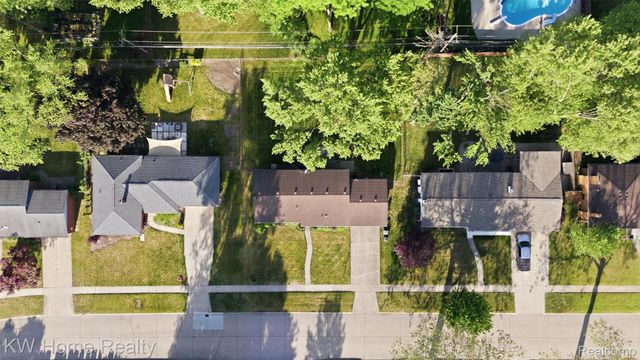16850 Surrey Street, Livonia, MI 48154