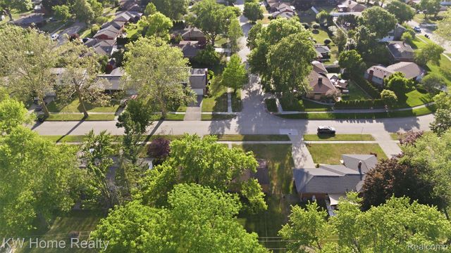 16850 Surrey Street, Livonia, MI 48154