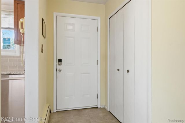 16850 Surrey Street, Livonia, MI 48154