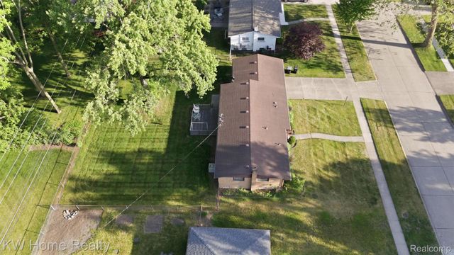 16850 Surrey Street, Livonia, MI 48154