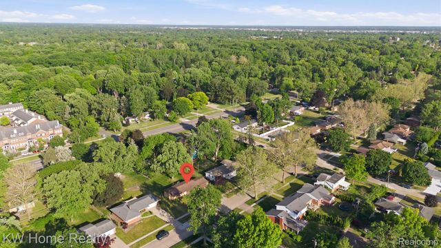 16850 Surrey Street, Livonia, MI 48154