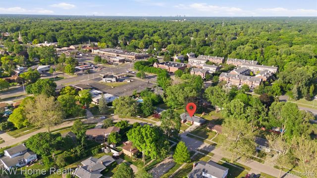 16850 Surrey Street, Livonia, MI 48154