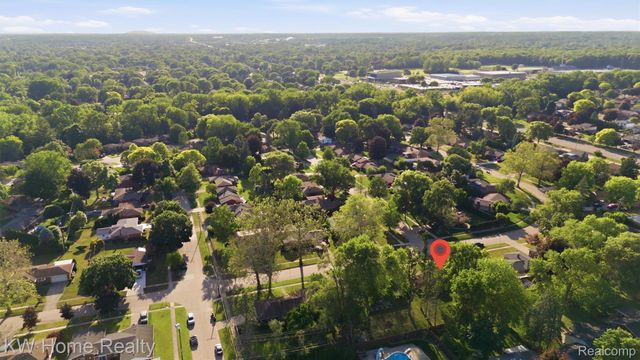 16850 Surrey Street, Livonia, MI 48154
