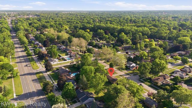 16850 Surrey Street, Livonia, MI 48154