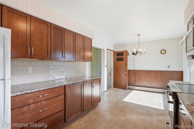 16850 Surrey Street, Livonia, MI 48154