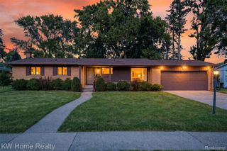 16850 Surrey Street, Livonia, MI 48154