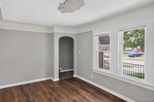 9297 Mckinney Street, Detroit, MI 48224